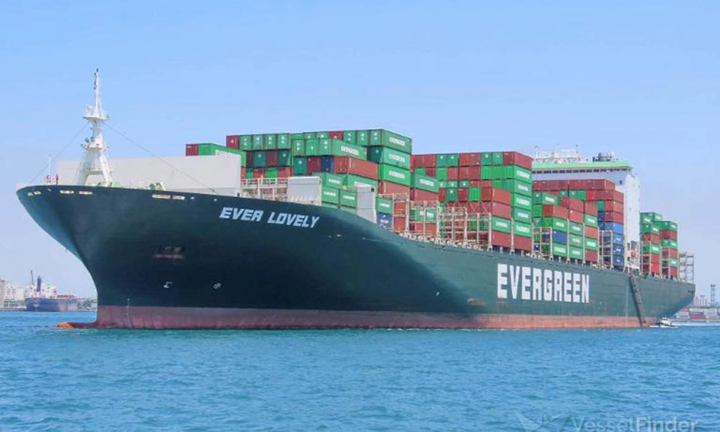 Tàu hàng bị tấn công ở eo biển Hormuz